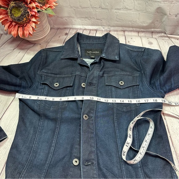 banana republic denim Jean Jacket with Fitted Silhouette and Classic Style sz s - Picture 5 of 8